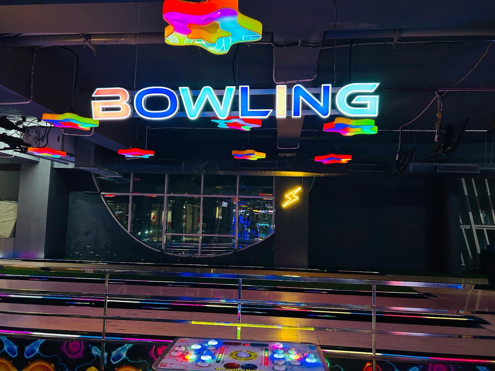 72 Mad Street bowling guide