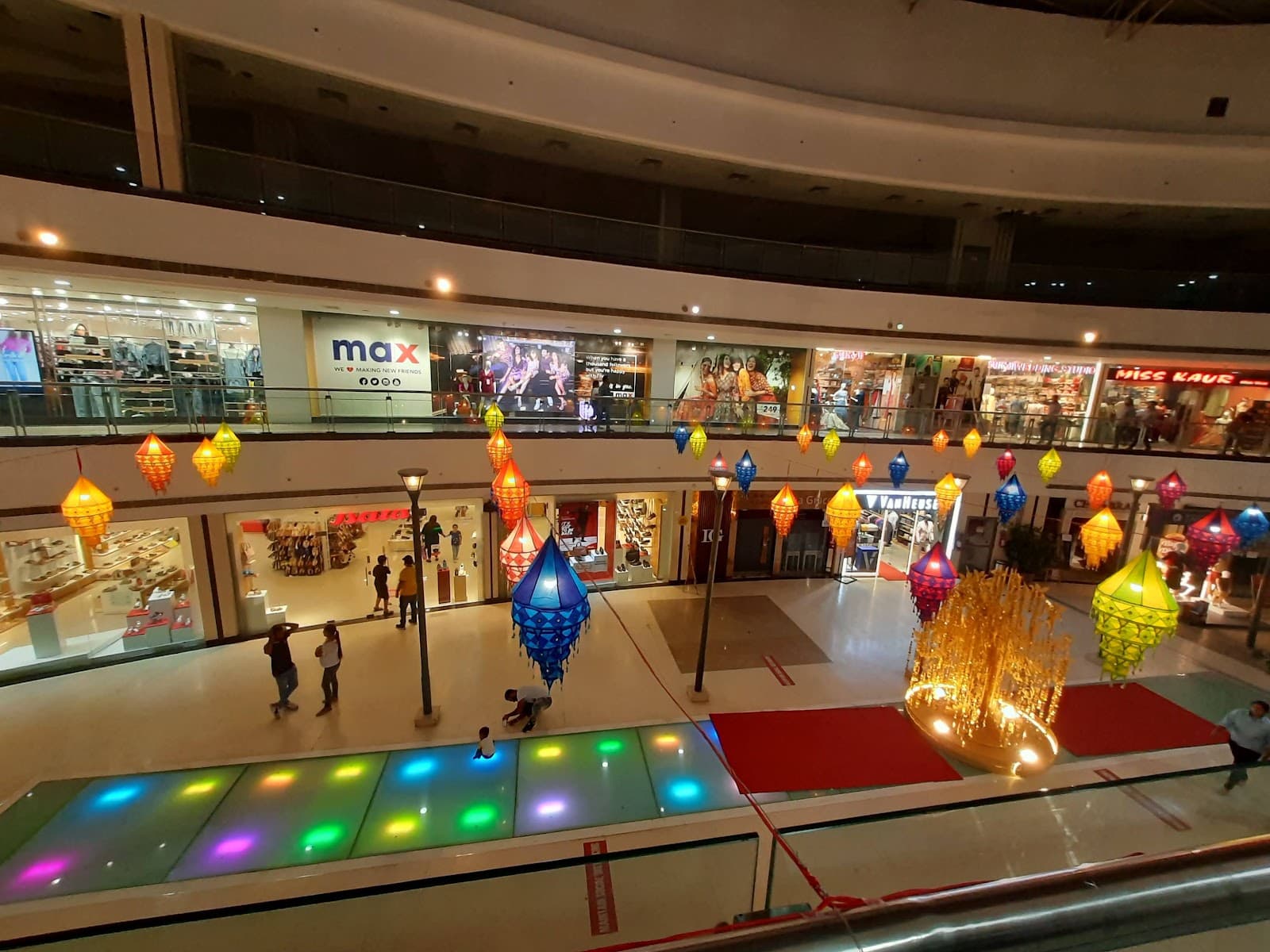 MGF Metropolitan Mall photo 3