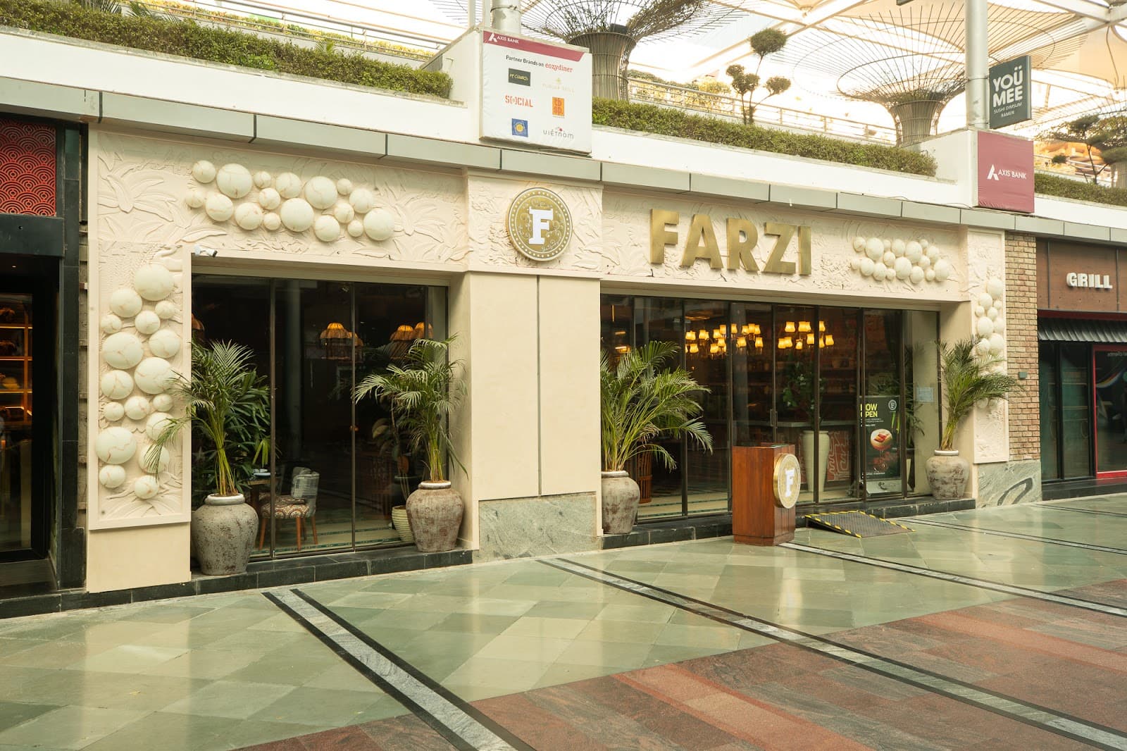 Farzi Cafe photo 1